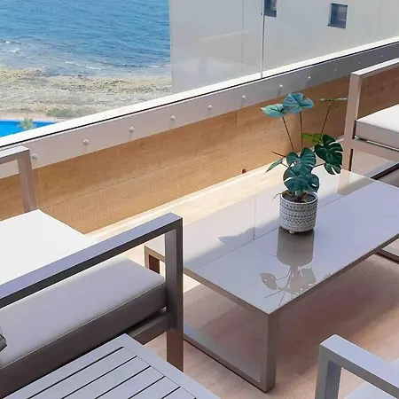 2 Bedroom With Sea View Punta Prima דירה *