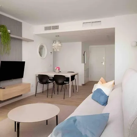 2 Bedroom With Sea View Punta Prima טורבייחה